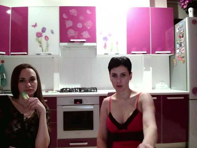 لقطات البث -TwiXXX-