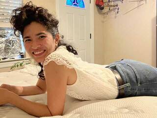 دردشة الفيديو المثيرة 18BRUNA