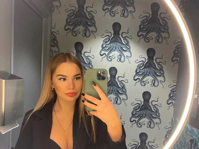 صورة الملف الشخصي blonde_in_top