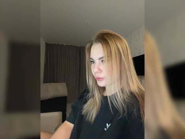 لقطات البث blonde_in_top