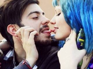 دردشة الفيديو المثيرة 2MASKS