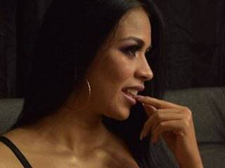 دردشة الفيديو المثيرة AdaraDerail