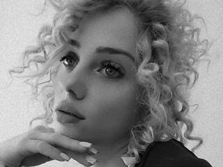 دردشة الفيديو المثيرة AdeleKya