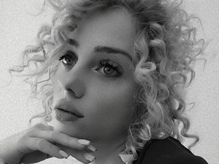 دردشة الفيديو المثيرة AdeleKya