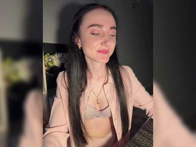 لقطات البث Adelina-a