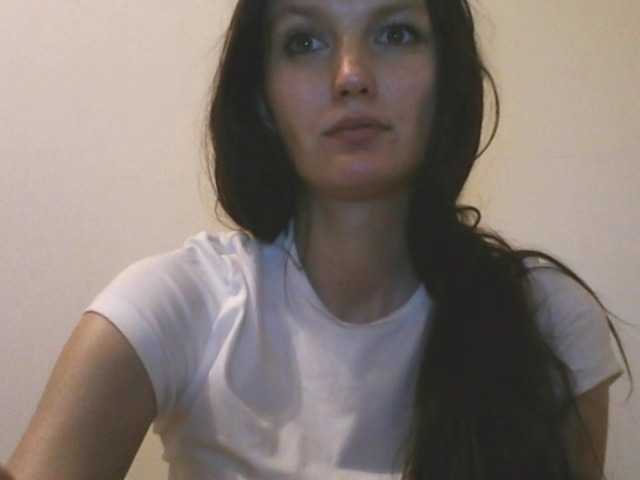 لقطات البث AdelineModel