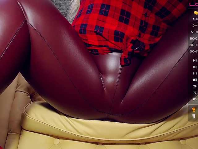 الصور AdelleQueen "♥kiss the floor piece of ****!♥ #bbw #bigboobs #mistress #latex #heels #gorgeous