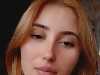 دردشة الفيديو المثيرة Adelyea