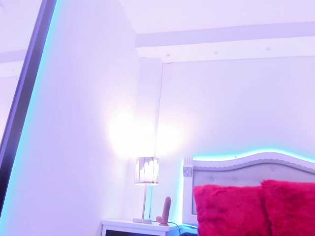 لقطات البث AdrianaHill