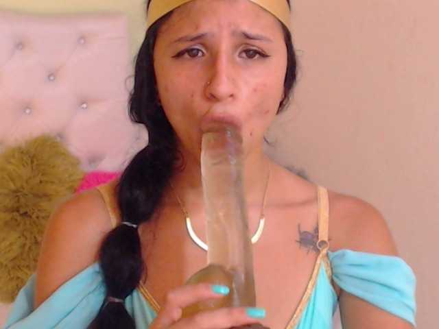 لقطات البث AlanaMiller