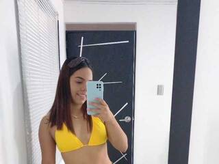 دردشة الفيديو المثيرة alesiadaila