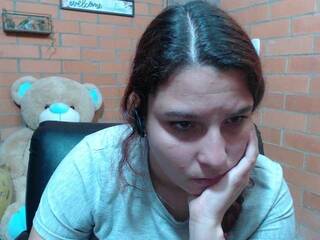 دردشة الفيديو المثيرة alexa-kiut