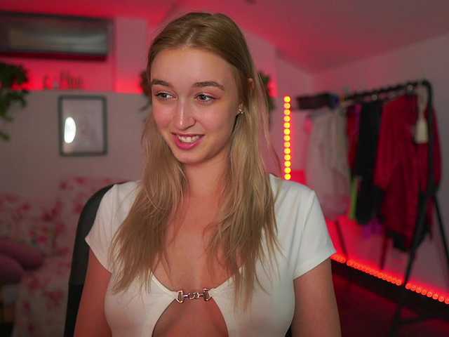 الصور AlexisTexas18 Hi! I am Alexis 19 yrs old teen, with perfect ass, nice tits and very hot sexy dance moves! Lets have fun with me! Water on my white T-shirt at goal!