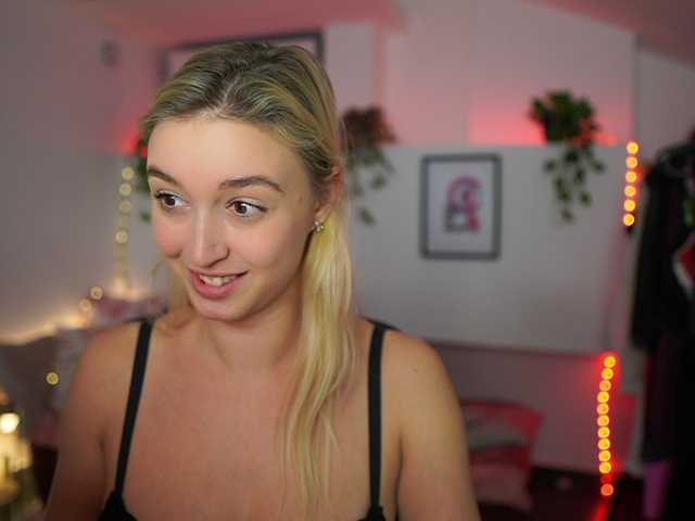 الصور AlexisTexas18 Hi! I am Alexis 19 yrs old teen, with perfect ass, nice tits and very hot sexy dance moves! Lets have fun with me! Water on my white T-shirt at goal!