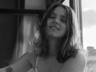 دردشة الفيديو المثيرة AliceKittie