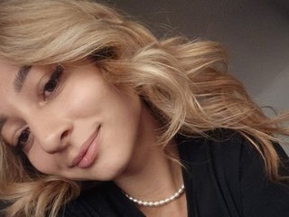 دردشة الفيديو المثيرة BlondeAlien