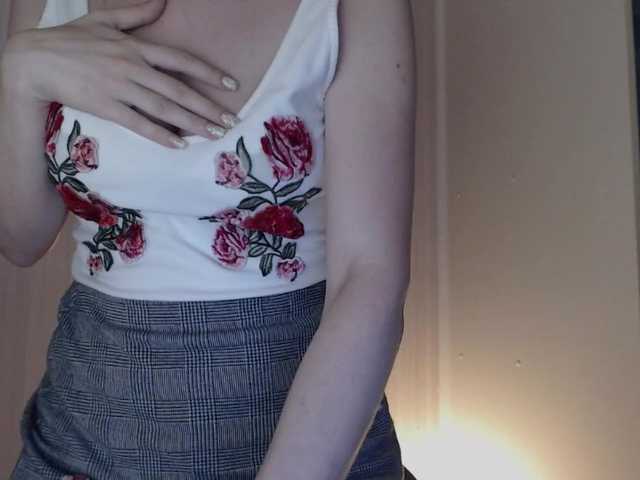 الصور Alina-Lovely Hey I am Alina!Lovense on,works from 10 tk. c2c 40 tk . Clic love