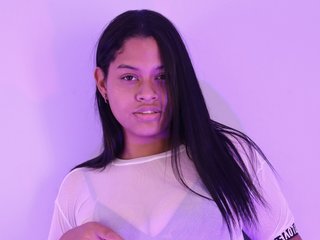 دردشة الفيديو المثيرة AlinaColeens