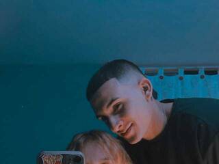 دردشة الفيديو المثيرة angieandliam