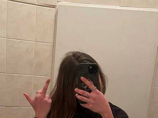 دردشة الفيديو المثيرة anirie_findom