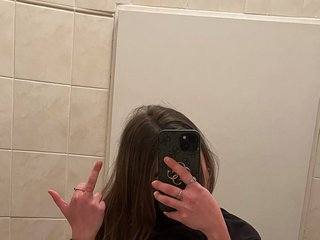 دردشة الفيديو المثيرة anirie_findom