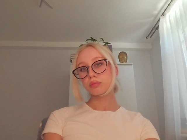 لقطات البث AnyaDirty