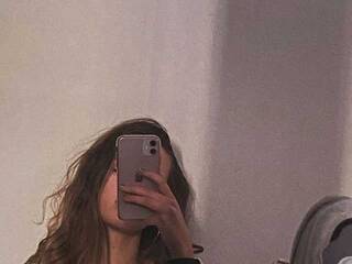 دردشة الفيديو المثيرة AriellaFerr00