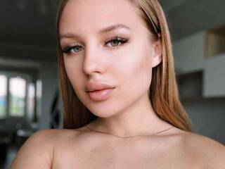 دردشة الفيديو المثيرة Astii