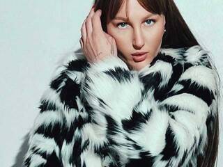 دردشة الفيديو المثيرة AtanaWillis