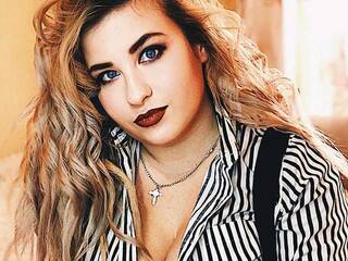 دردشة الفيديو المثيرة AubriToffee