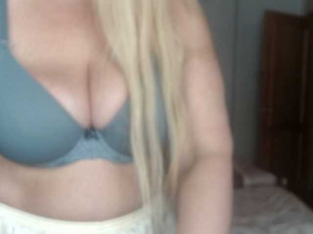 لقطات البث AuraKISS