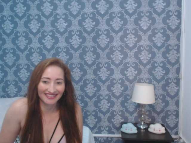 لقطات البث Ava-Tomas