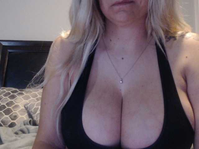 الصور brianna_babe tip for pussy vibrations, @remain countdown for boobs..202tkns to start private