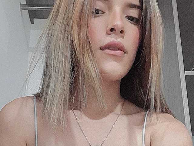 صورة الملف الشخصي barelylegal11