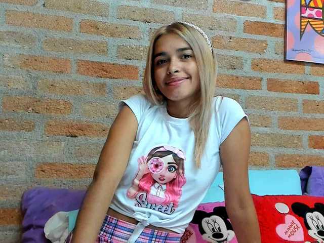 صورة الملف الشخصي barelylegal18