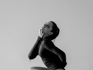 دردشة الفيديو المثيرة BellaTasty
