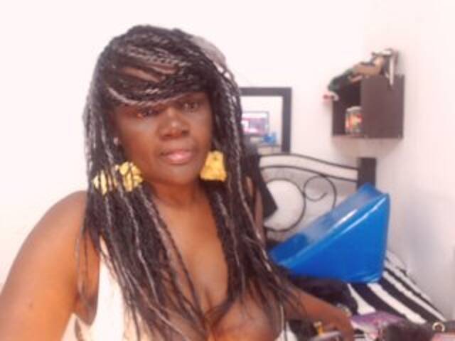 لقطات البث BigBustyBlack