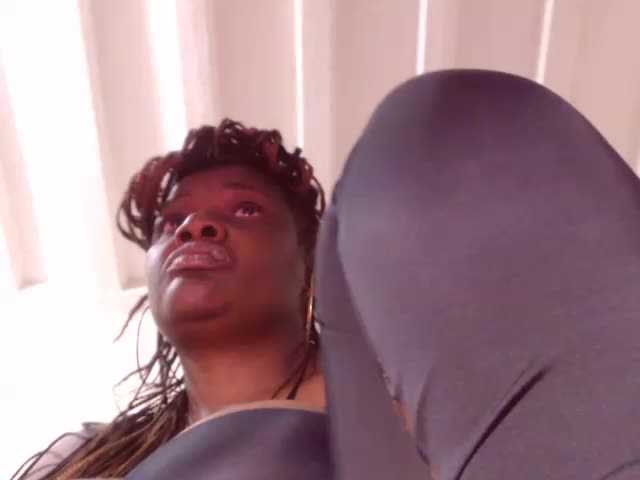 لقطات البث BigBustyBlack