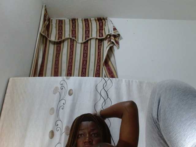 لقطات البث BigBustyBlack