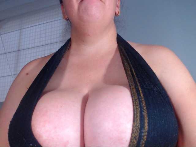 الصور Bigtetiana woman latine with big tits and ass very horny wait for u .... come on my roomm ... for have good time naked tits, oil, titfuck and simulation of cum on them for 220 tkn