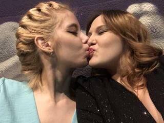 دردشة الفيديو المثيرة BlondiPolli