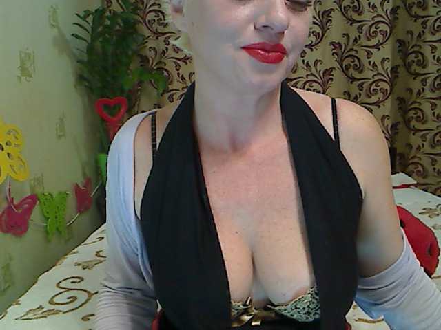 لقطات البث BlondySquirt