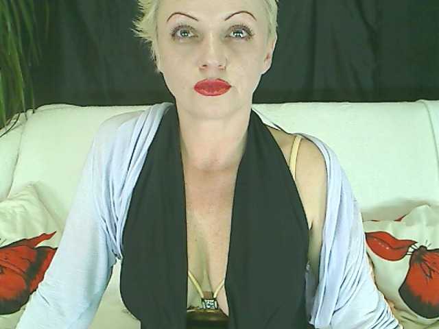 لقطات البث BlondySquirt