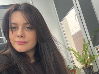 دردشة الفيديو المثيرة BloomWithMarry