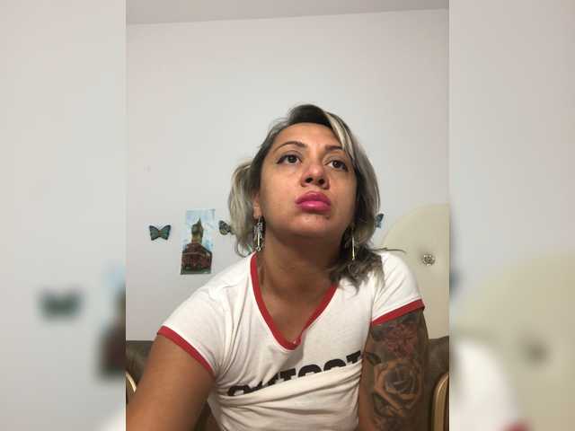 لقطات البث SquirtyDiva