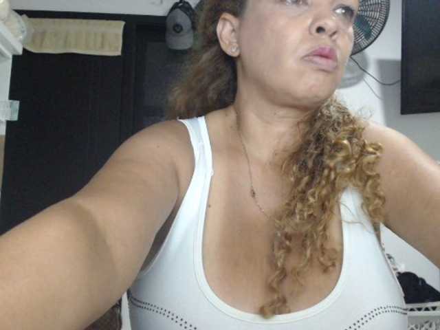 لقطات البث BustyAngela