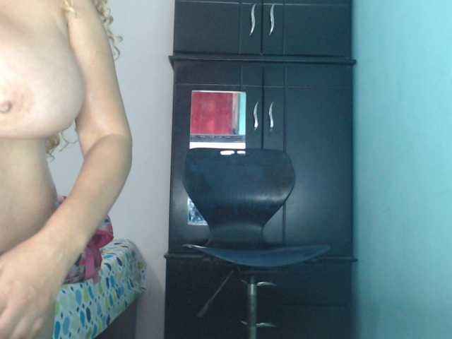 لقطات البث BustyAngela