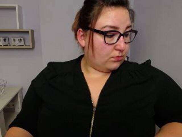 لقطات البث bustyLEXX