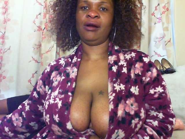 لقطات البث BUSTYMELLONS