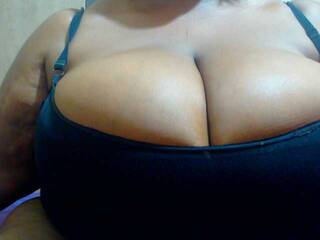 دردشة الفيديو المثيرة bustytitsxx